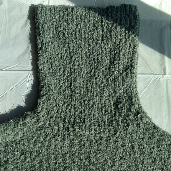 Women's Yes Lola Sage Green Fuzzy Soft Cowl Neck Sweater, size M - Picture 5 of 7